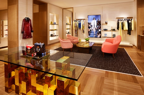 384 Louis Vuitton Avenue Montaigne Store Stock Photos, High-Res